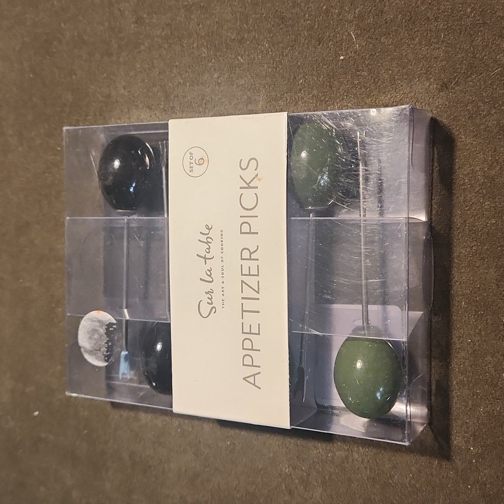 nwt SUR LA TABLE 6 metal appetizer martini olive picks black + green NIB